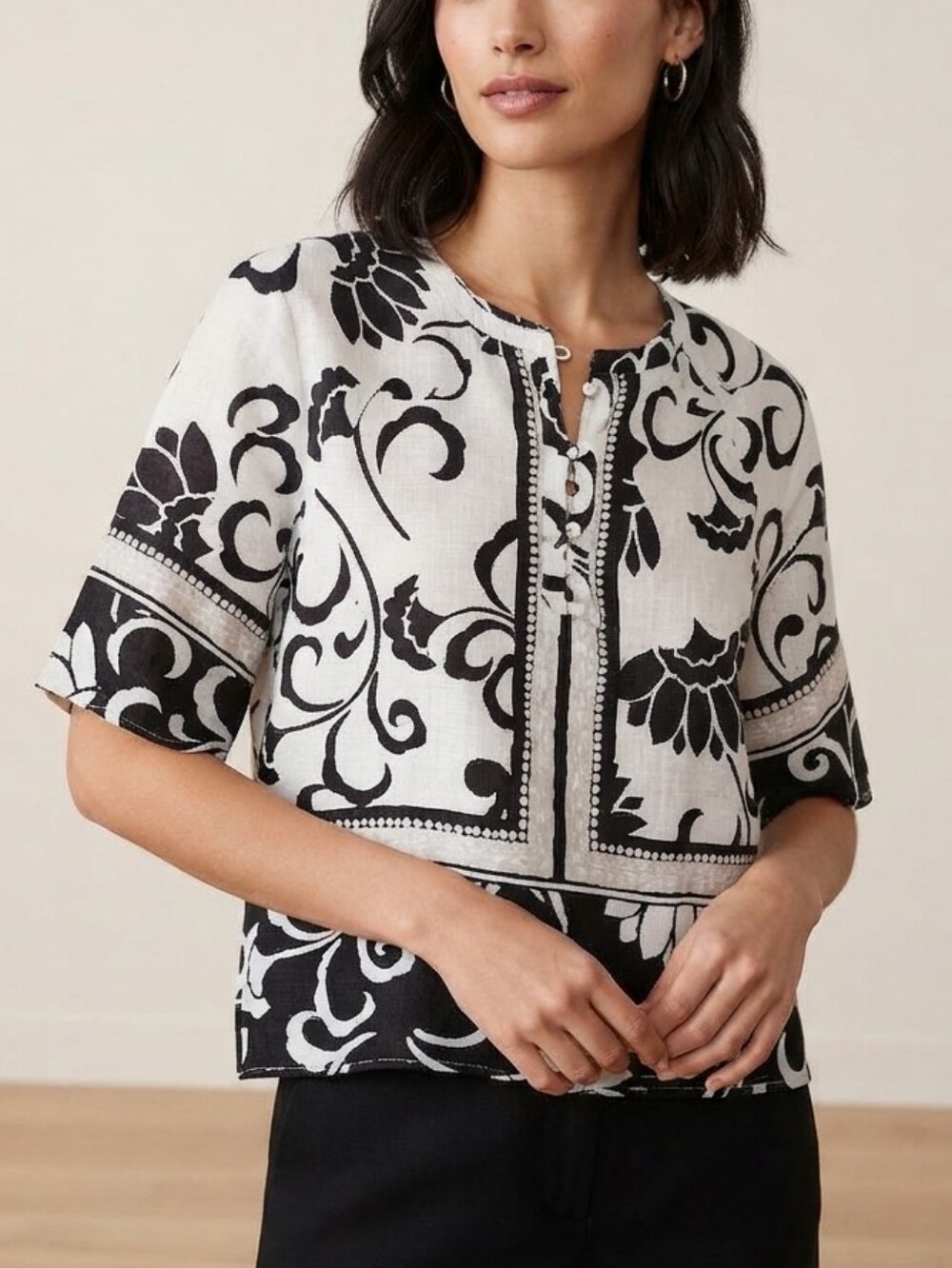 NEVER WORN Black & White Floral Print Short-Sleeve Top Sz S